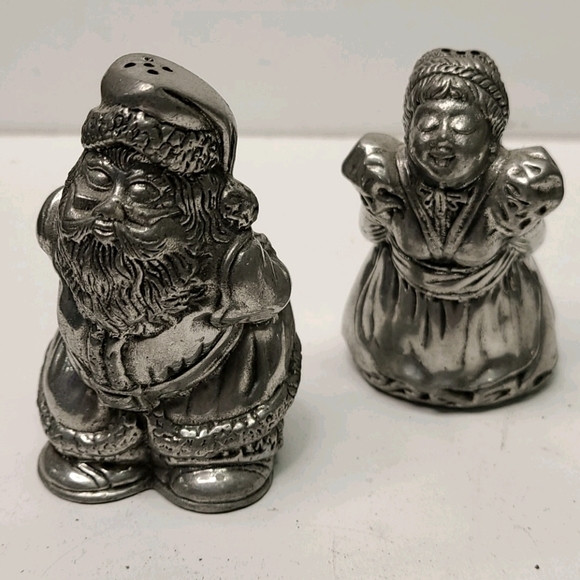 Vintage santa and ms santa clause salt and pepper